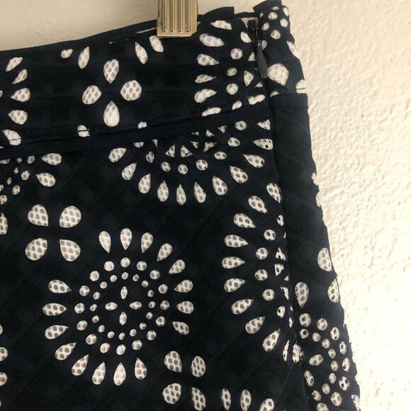 Michael by Michael kors Eyelet-embroidered navy blue Print Skirt size 6 - Picture 3 of 6